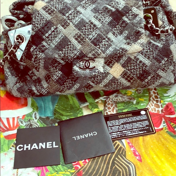 chanel tweed handbag